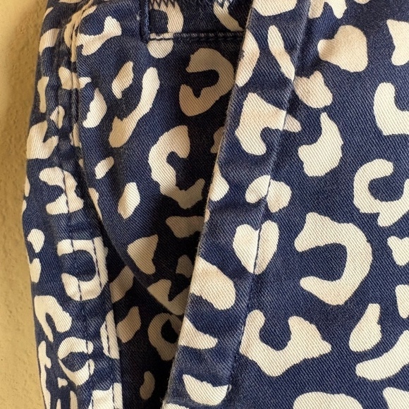 Vineyard Vines Blue/White Animal Print Shorts; Size 12 - Picture 4 of 13